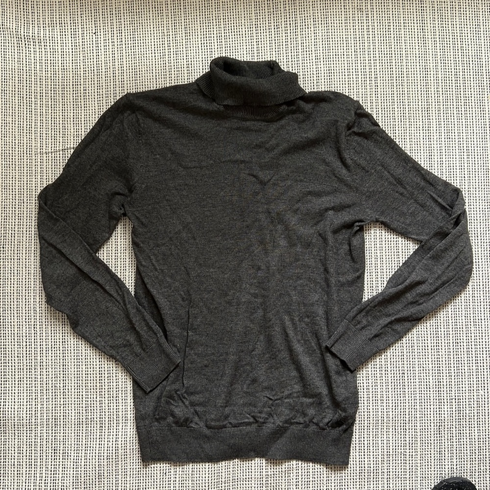 CASUAL FRIDAYS TURTLENECK